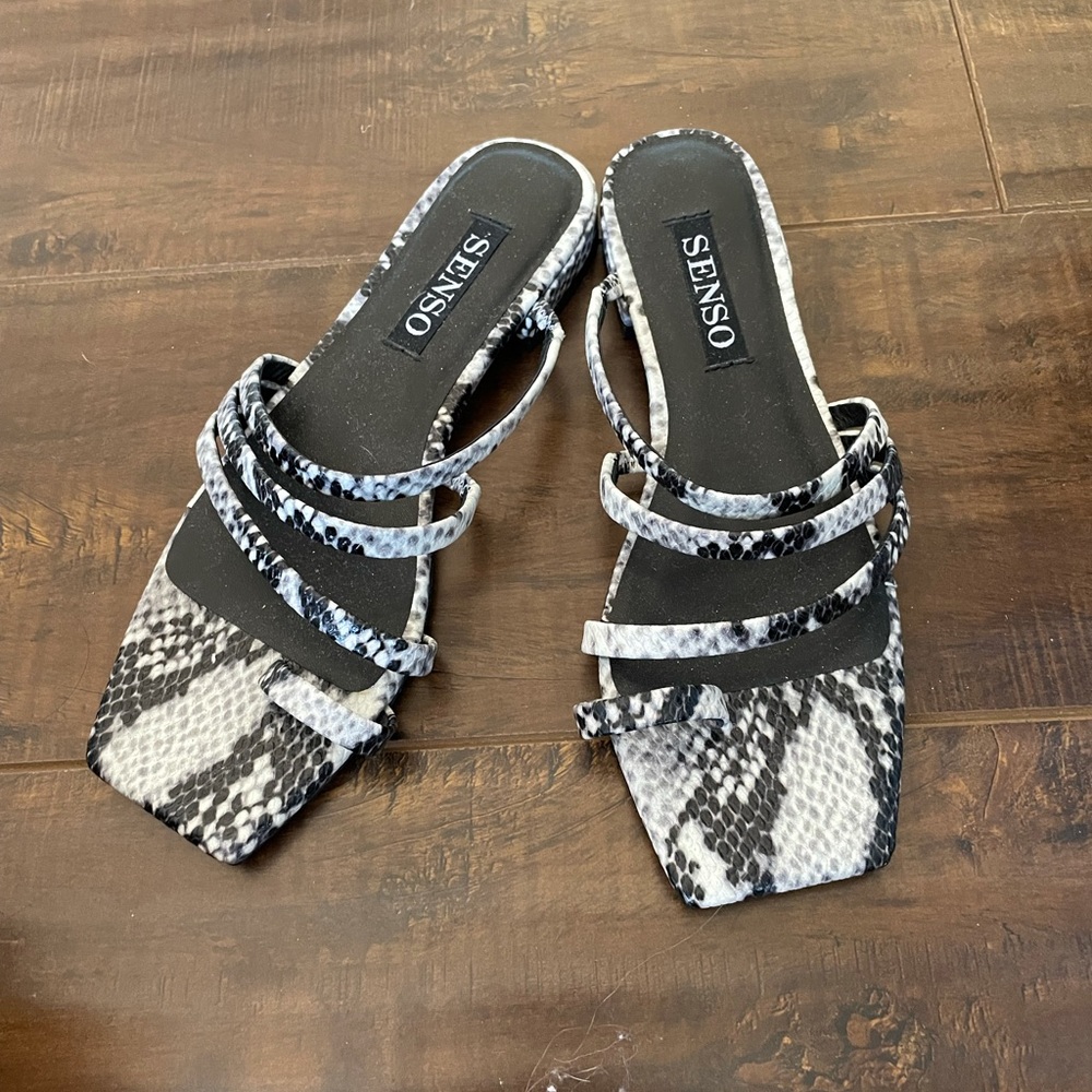 Senso Flats